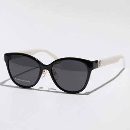Cat eye black and white